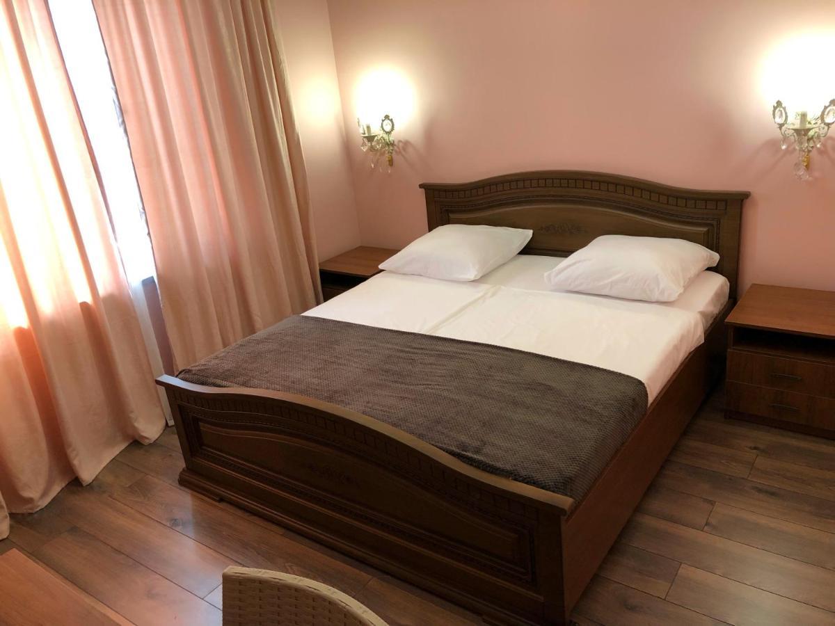 Гостевой Дом Siella Hotel Sukhumi Exterior photo
